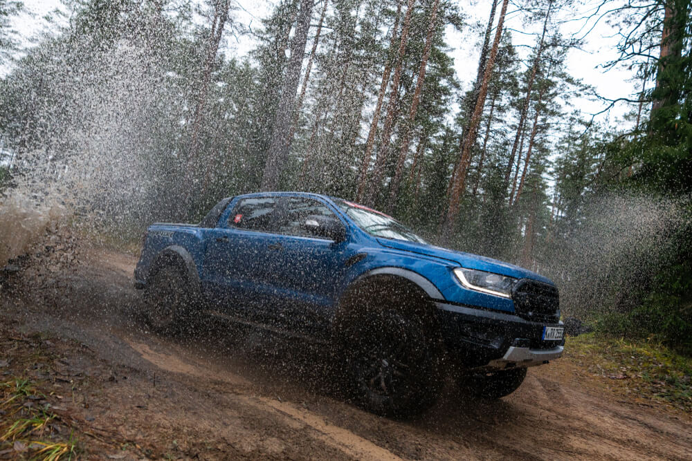 Ford Ranger blue in action